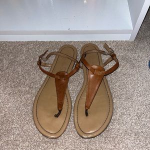 Flat sandal